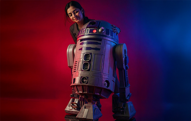 Blight Studios workshop – handcrafting a life-size R2-D2