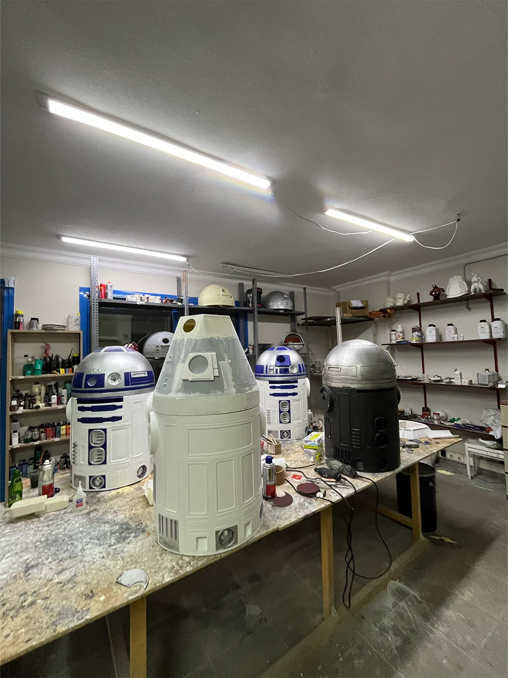 Blight Studios workshop – handcrafting a life-size R2-D2