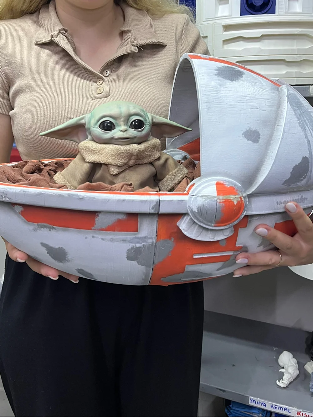 Blight Studios workshop – handcrafting a life-size R2-D2