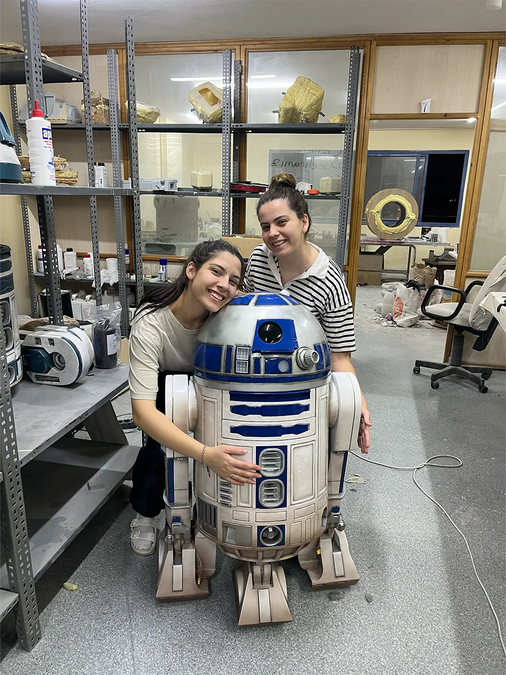Blight Studios workshop – handcrafting a life-size R2-D2