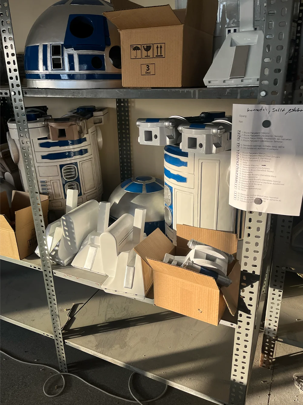 Blight Studios workshop – handcrafting a life-size R2-D2