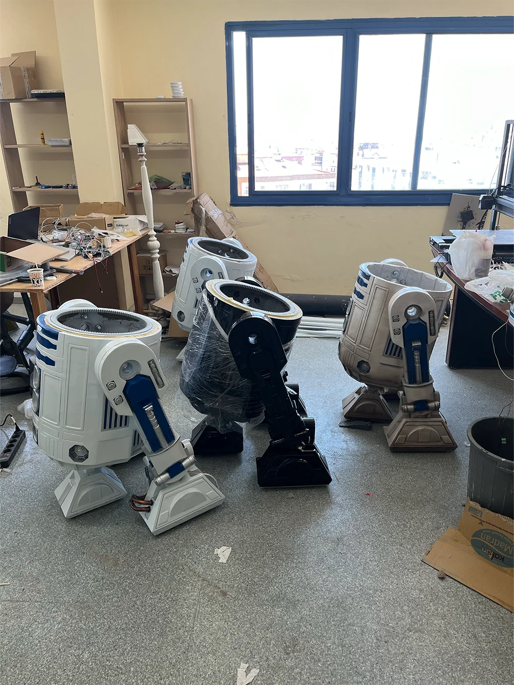 Blight Studios workshop – handcrafting a life-size R2-D2