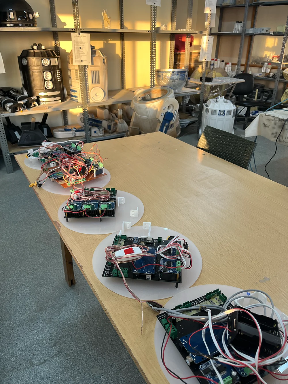 Blight Studios workshop – handcrafting a life-size R2-D2