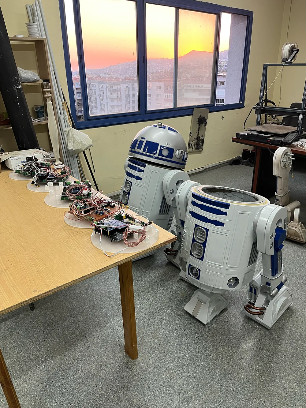 Blight Studios workshop – handcrafting a life-size R2-D2