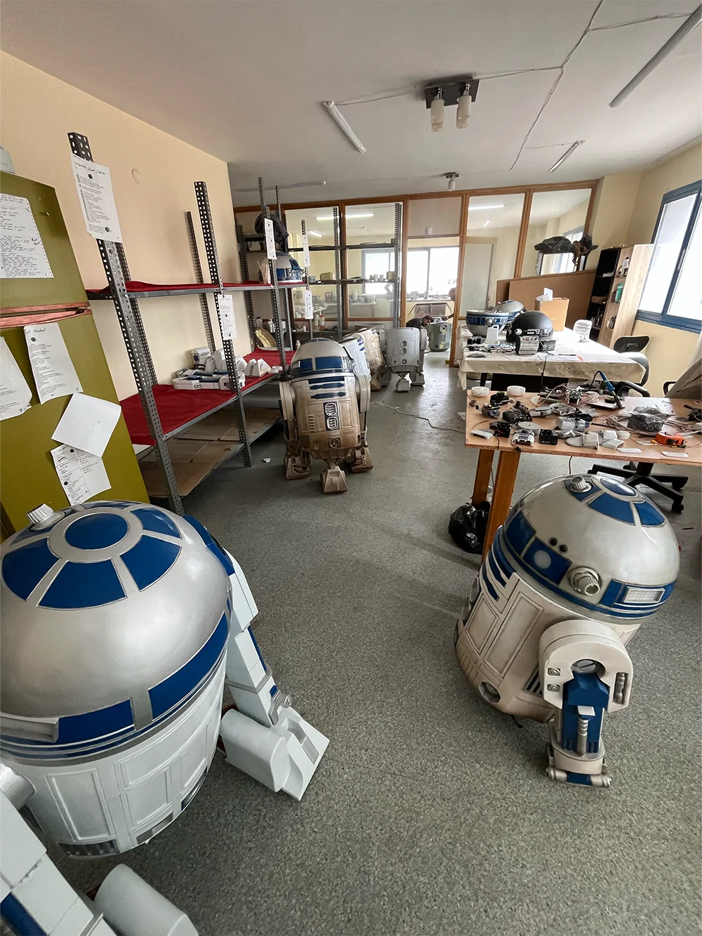 Blight Studios workshop – handcrafting a life-size R2-D2