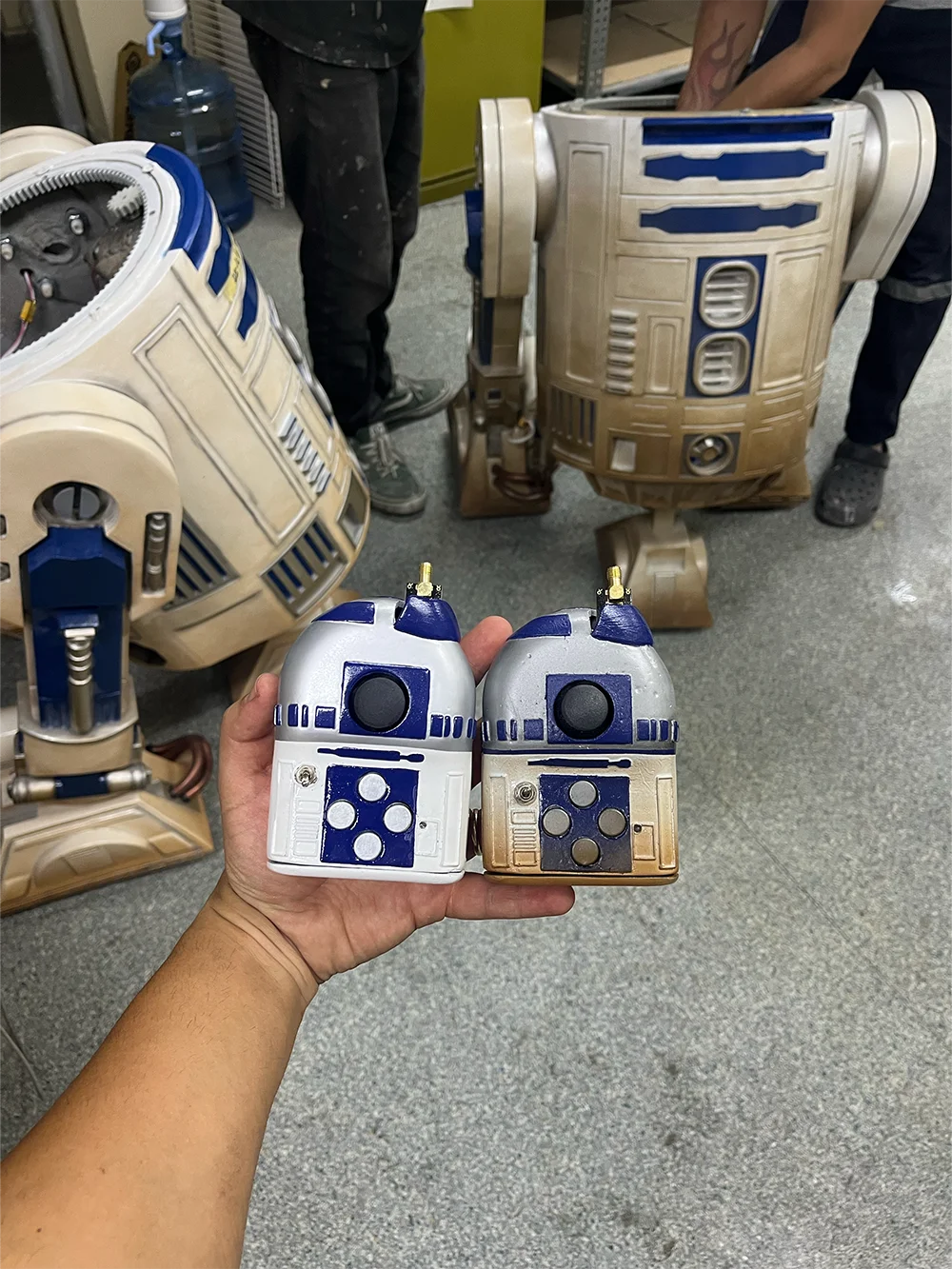 Blight Studios workshop – handcrafting a life-size R2-D2