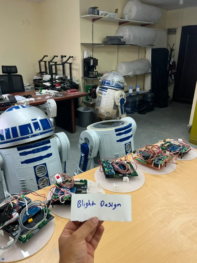 Blight Studios workshop – handcrafting a life-size R2-D2