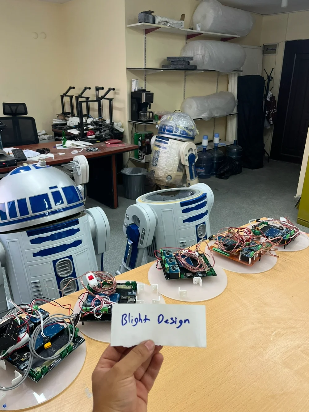 Blight Studios workshop – handcrafting a life-size R2-D2