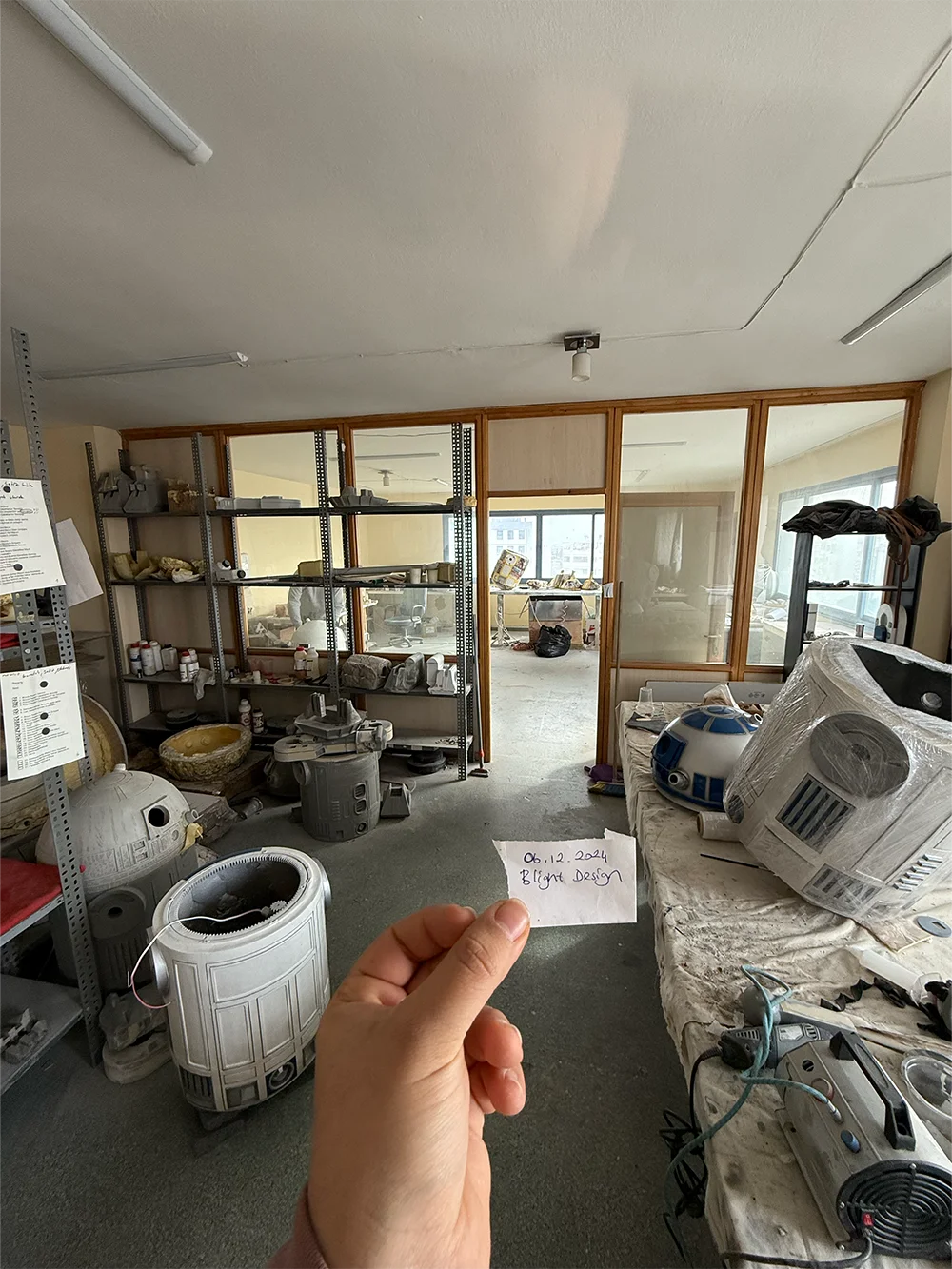 Blight Studios workshop – handcrafting a life-size R2-D2