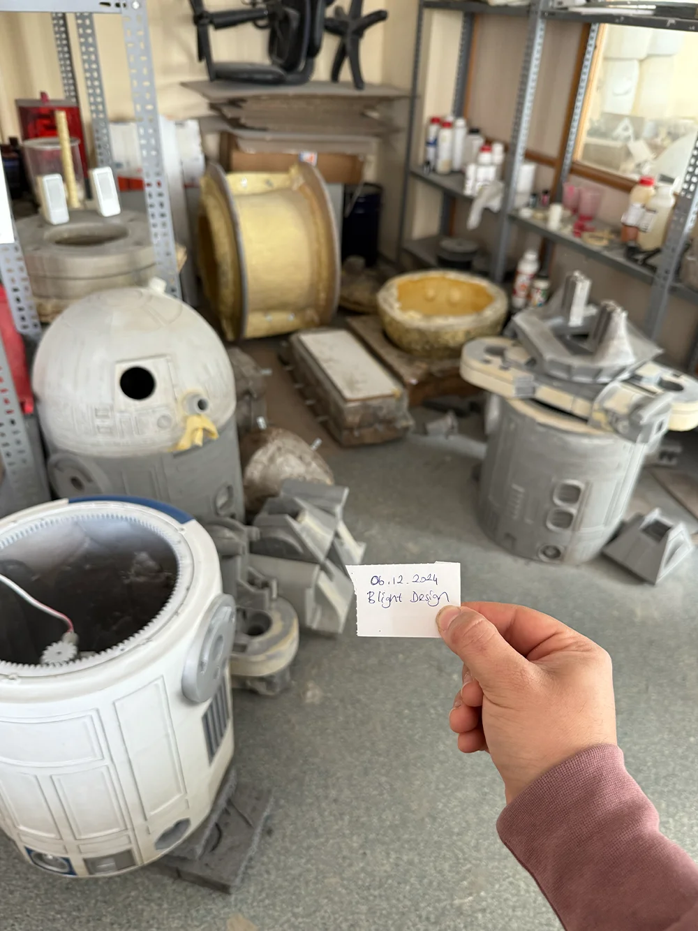 Blight Studios workshop – handcrafting a life-size R2-D2