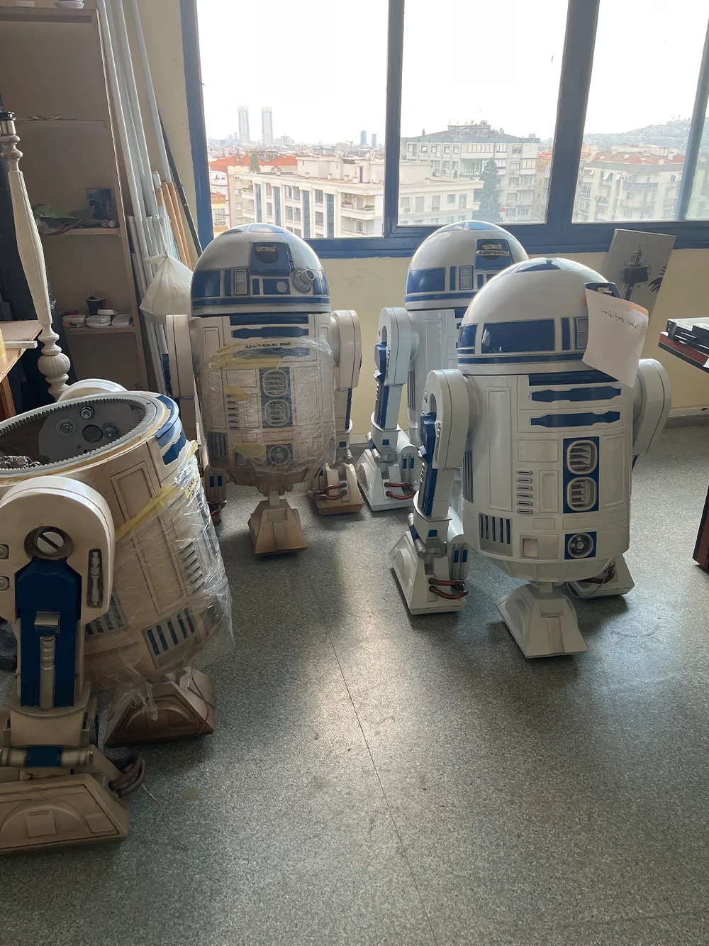 Blight Studios workshop – handcrafting a life-size R2-D2