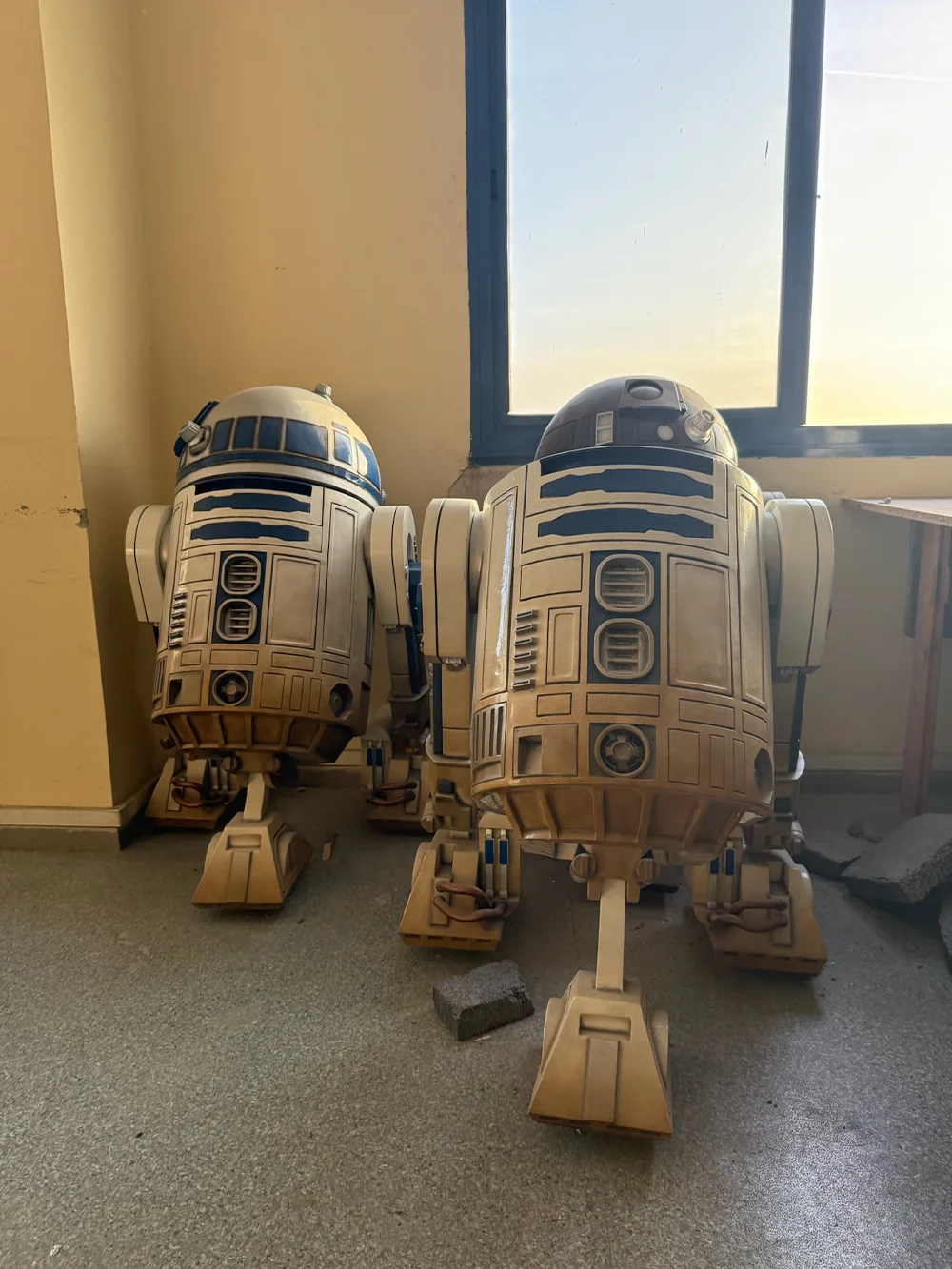Blight Studios workshop – handcrafting a life-size R2-D2