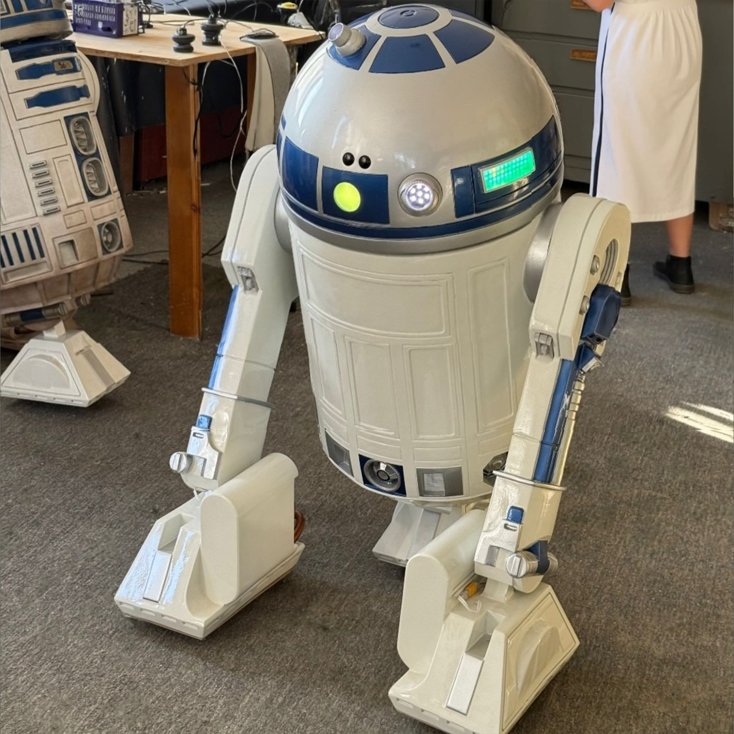 Blight Studios workshop – handcrafting a life-size R2-D2