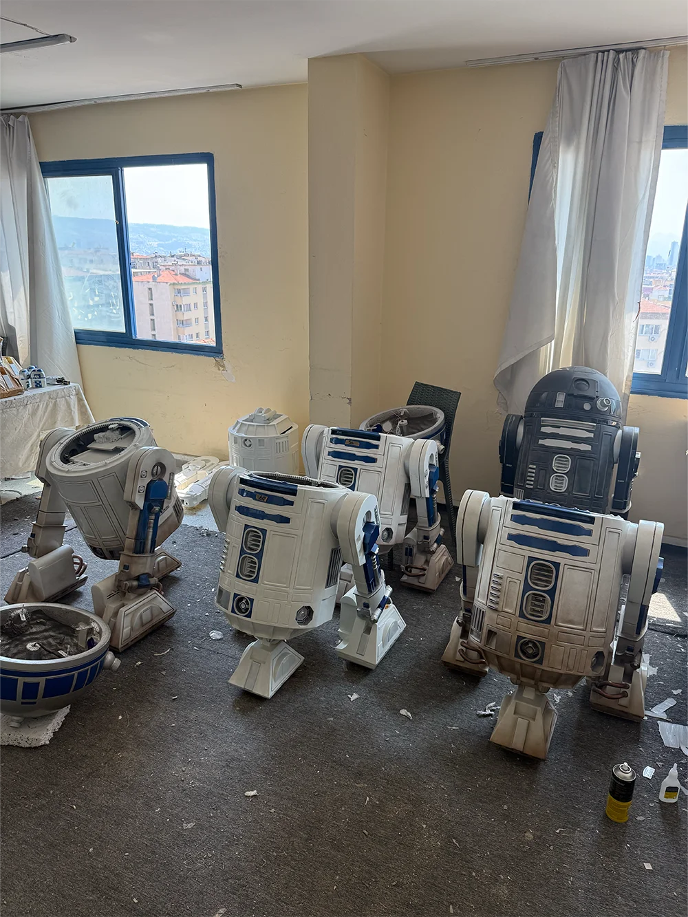 Blight Studios workshop – handcrafting a life-size R2-D2