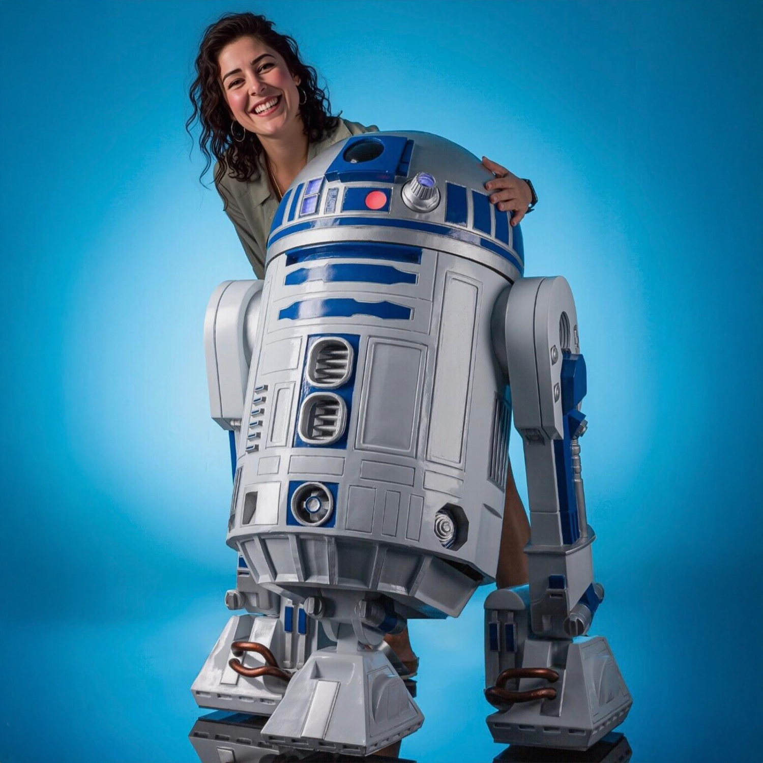 Blight Studios workshop – handcrafting a life-size R2-D2